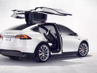 Review Teknologi Yang Ada Di Mobil Tesla